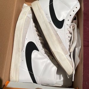 NIKE BlazerMid 77 sz women’s 8.5 men’s sz 7.